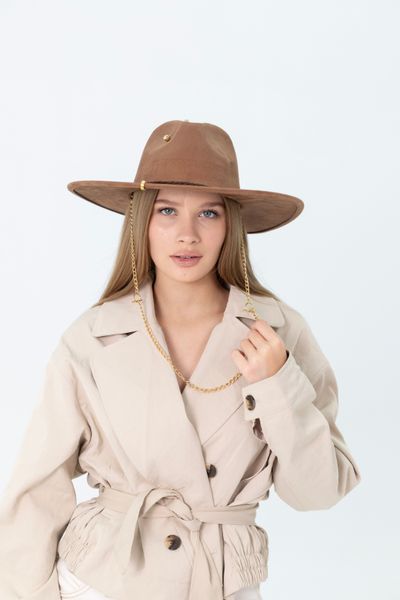 Капелюх федора з полями 9 см D.Hats з аксесуарами колір коричневий c_2760105747 фото