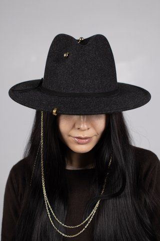 Капелюх федора вовняний з золотистими аксесуарами D.Hats колір чорний 2869570891 фото