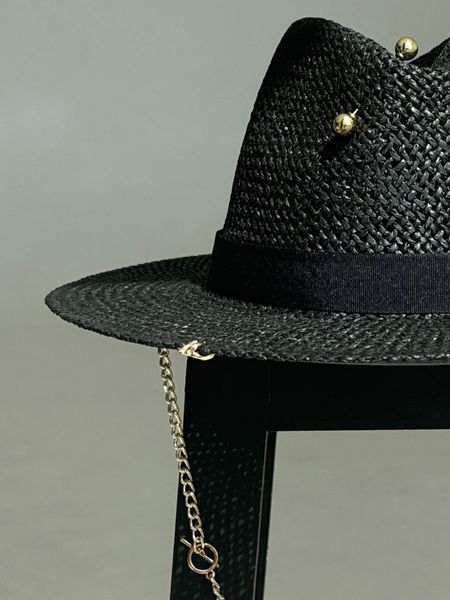 Капелюх Федора жіночий D.Hats з рафія з ланцюгом золото з кільцями чорний 2301874493 фото