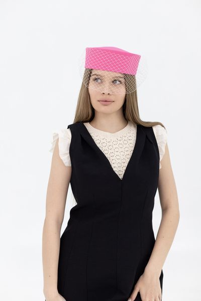 Капелюх таблетка з вуаллю котонова D.Hats колір рожевий 3041922872 фото