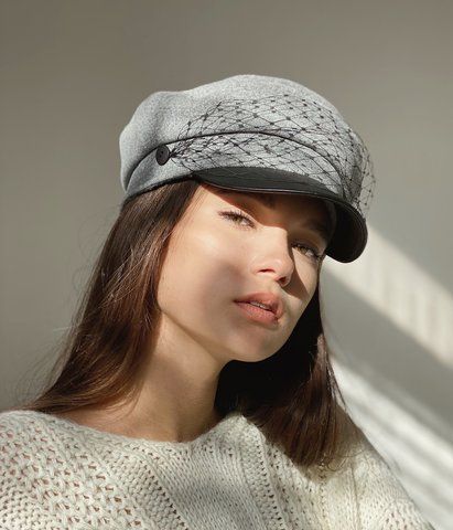 Кепи женская с вуалью D.Hats серого цвета 625416460 фото