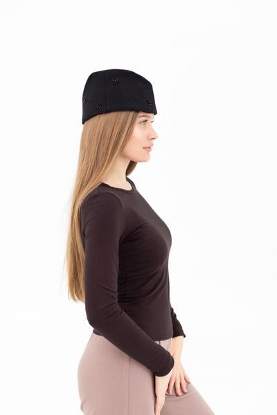 Пилотка из кашемира расшита стеклярусом D.Hats черного цвета. 2800830858bid фото