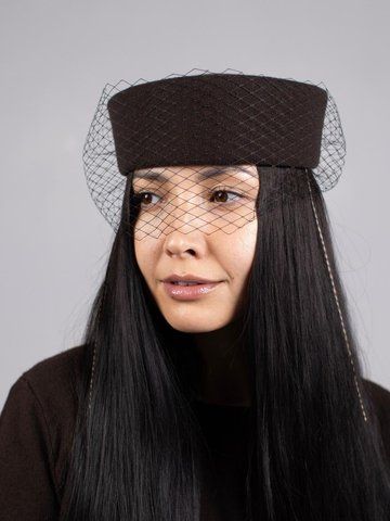 Шляпа таблетка кашемировая с вуалью D.Hats коричневого цвета 2870553035 фото