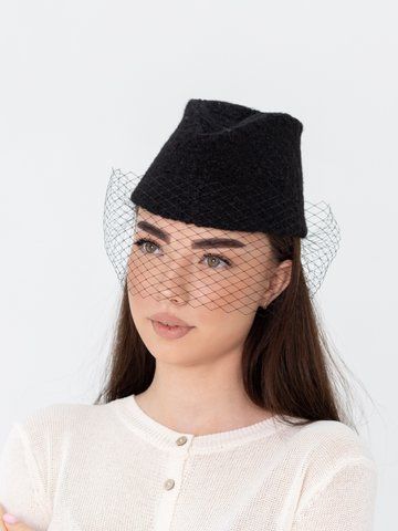 Пілотка з хутра букле з вуаллю D.Hats чорного кольору 2463016063 фото