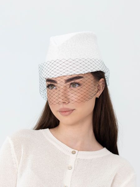 Пилотка из меха букле с вуалью D.Hats молочного цвета 2463030970 фото