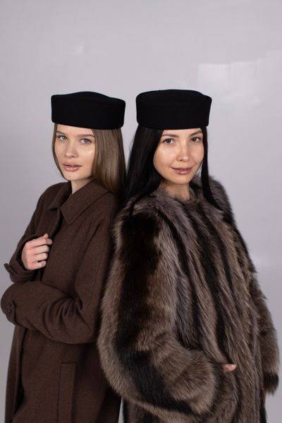Шляпа таблетка кашемировая D.Hats черного цвета 2863050974 фото