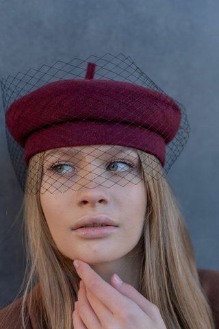 Берет жіночий із кашеміру з вуаллю D.Hats бордового кольору 2416404713 фото