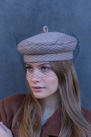 Берет жіночий із кашеміру з вуаллю D.Hats кавового кольору 2416647474 фото